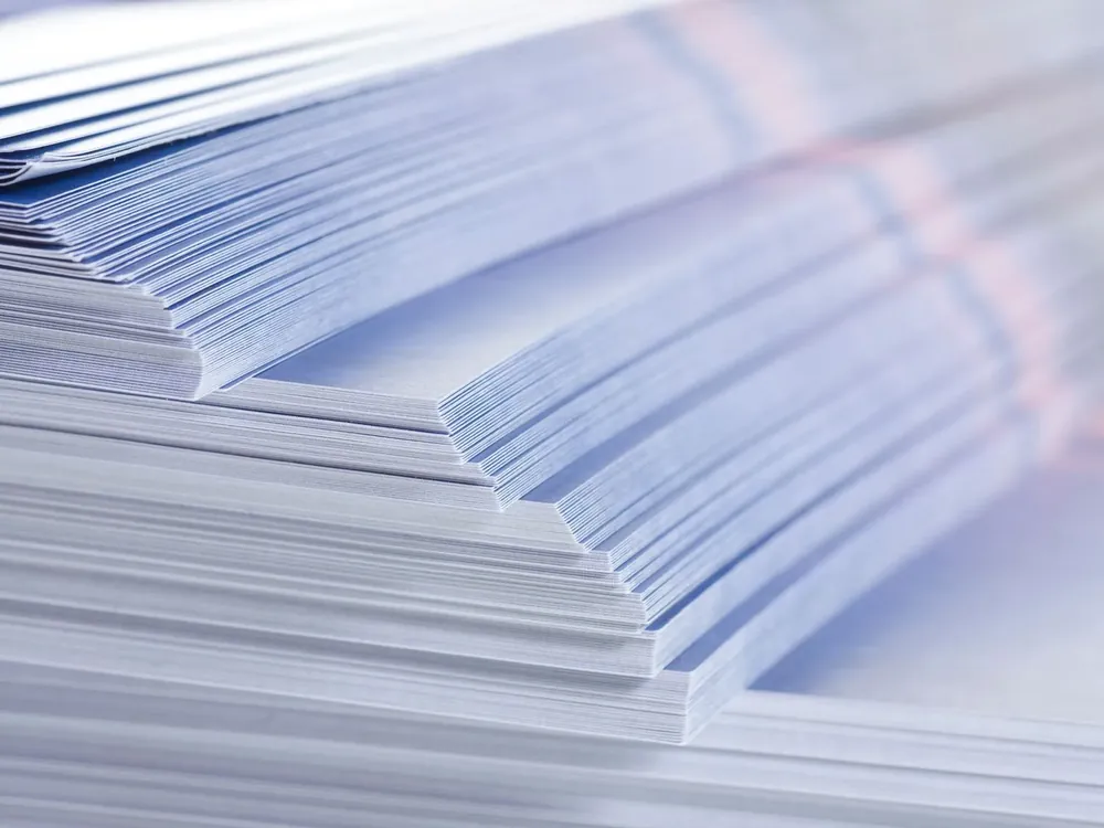 Piles de documents imprimés de différents formats
